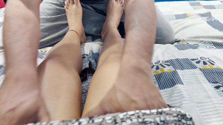Vaishnavysharunraj: Mallu Couple Feet Romance Husband Massage and Lick on Wife...
