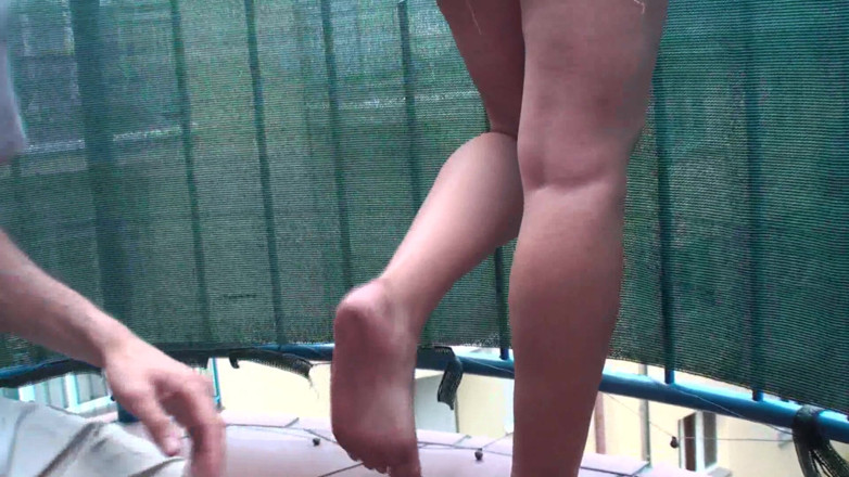 Foot Girls: Azione del piede all'aperto