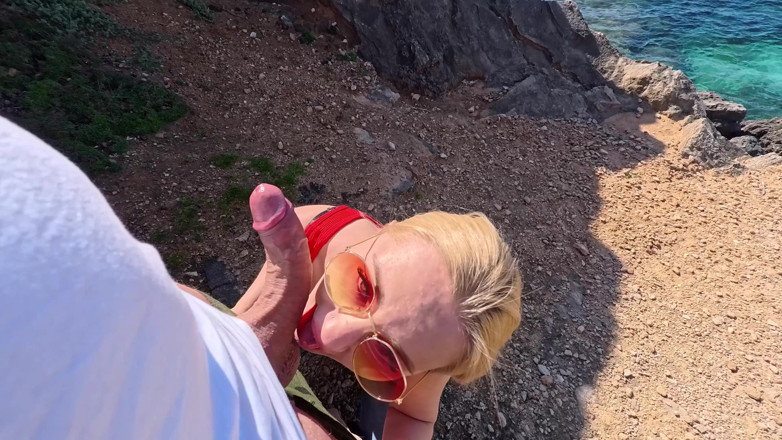 EROTICONLY: Awek blonde dan si rambut coklat menjolok hingga orgasme meletup