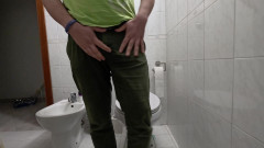 Kinky Guy: ¿Quieres unirte a mí? Sólo si tienes sed. Me corro...