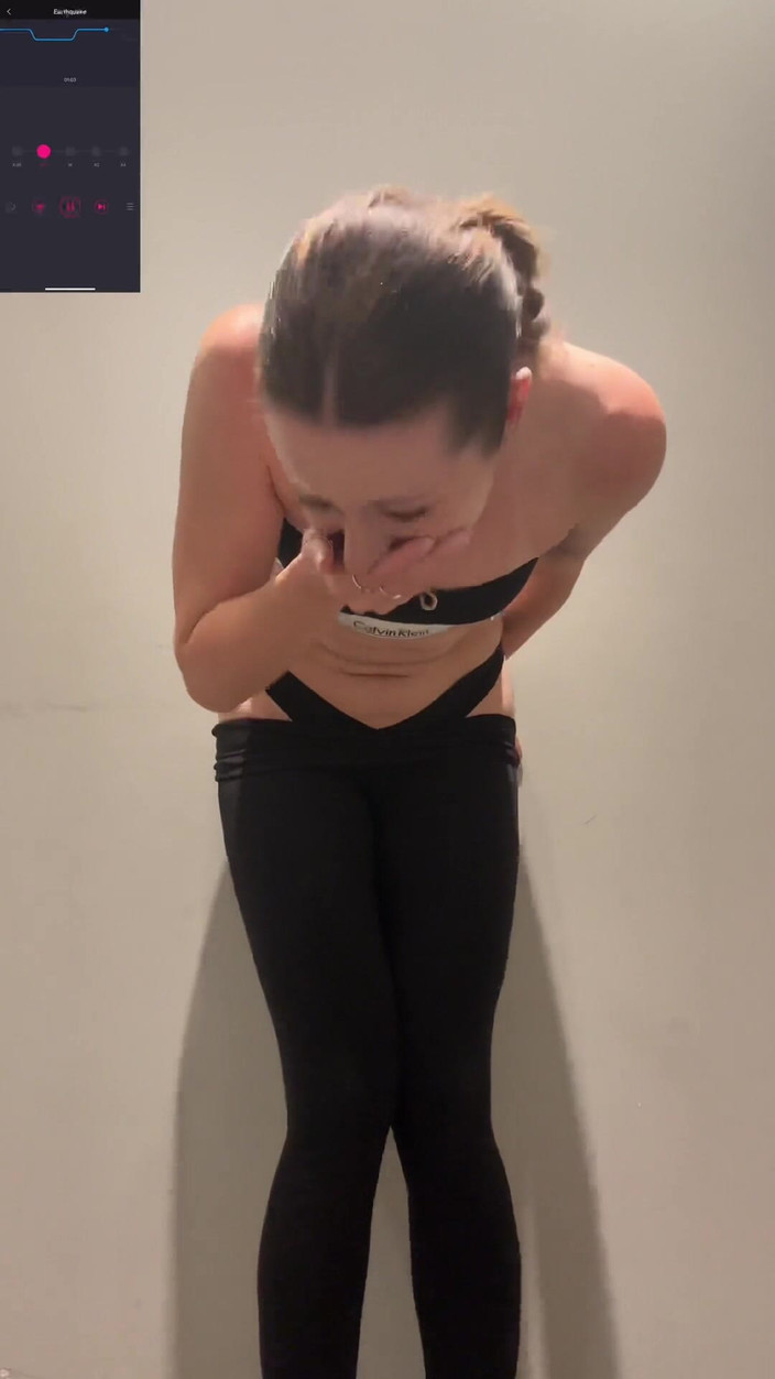 Nadia Foxx: Kommer i enheten till och omklädningsrummet! Helt nytt Nadia Foxx...