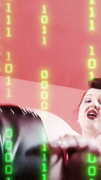 Adorare la cizme a zeiței digitale