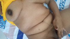 PATY PATY: La casalinga sexy vuole solo mettere le dita nella sua...