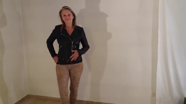 martinawest: ¡la Abuela Es Sexy Con Sus Leggings De Leopardo!