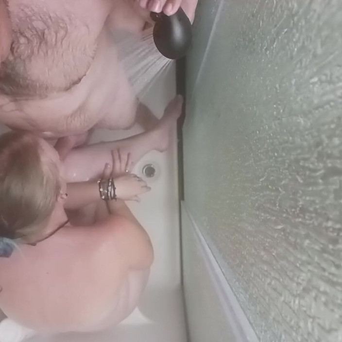 KittieNoOne: Duşta em ve sik