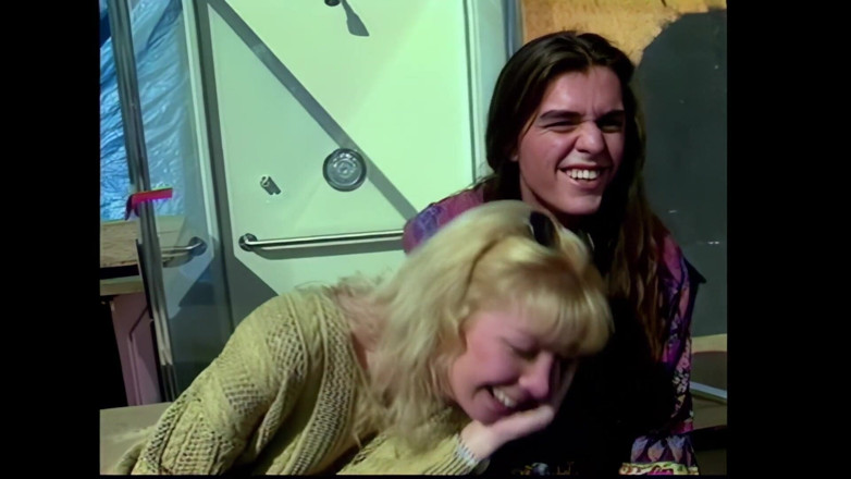 Galaxy Orgy: Deborah gosta de ser fodida forte em orgias selvagens