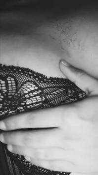 Transformación de Slimmy Sree de tela masculina a lencería femenina