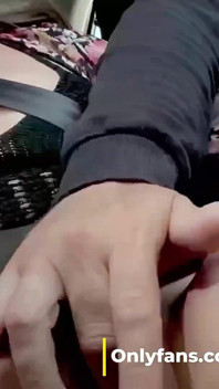 Wife Pays Taxi with a Blowjob. Taxi Driver Ejaculates in the Mouth While the Husband Watches. Wife Flash and Seduce in a Taxi