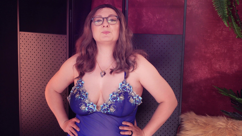 Arya Grander: Încearcă Haul: Babydoll Dress! Mamă sexy cu forme în lenjerie albastră...