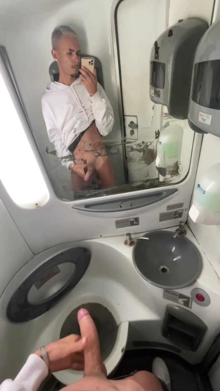 Heitor Bauman OFC: Mi fai succhiare nel bagno dell'autobus?