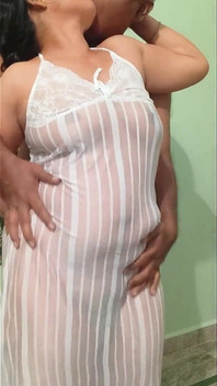 Yalnız Hintli yenge banyoda duşta seks yapıyor