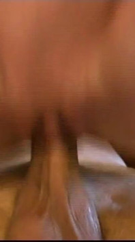 Une blonde douce et sexy se fait baiser dans un quatuor