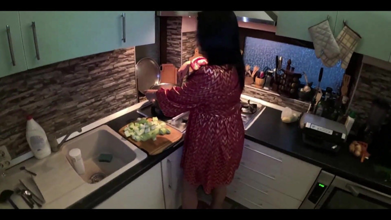 MilfyCalla: Uso la mia vicina vergine mentre cucinavo umiliazione, controllo e...