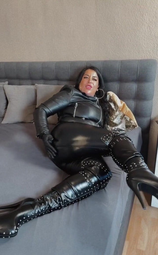 LadyAyse5: Adorez la bonne fille Leahter et payez