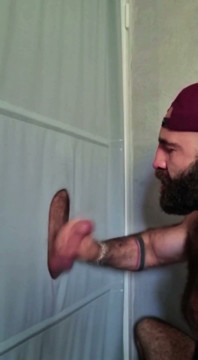 Tyler bú cu Jack tại Gloryhole