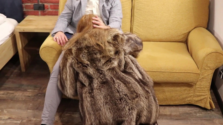 Ruda Cat: Intence, sexe vintage avec une nana sexy dans un manteau...