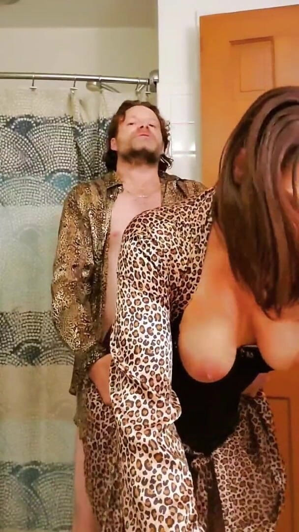 Satin Fetish King: 레오파드 프린트 새틴 빨고 섹스하는 이탈리아 밀프