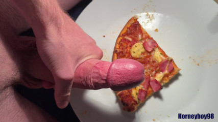 Horneyboy98: Twink vaporise sa pizza