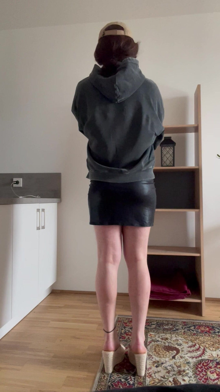 femboysoft: Femboy Crossdresser Çıplak Striptiz Treni