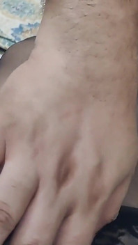 Cewek sange asal mallu india lagi asik fingering memeknya pakai kaus kaki dan oral bagian-1