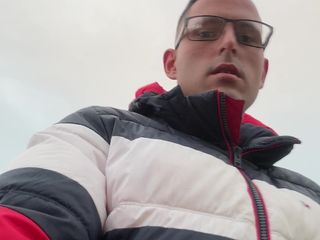 Twinkboy82: Lindo chico se masturba al aire libre