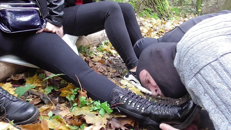 Femdom Austria: Shoe worship with the poor man slave
