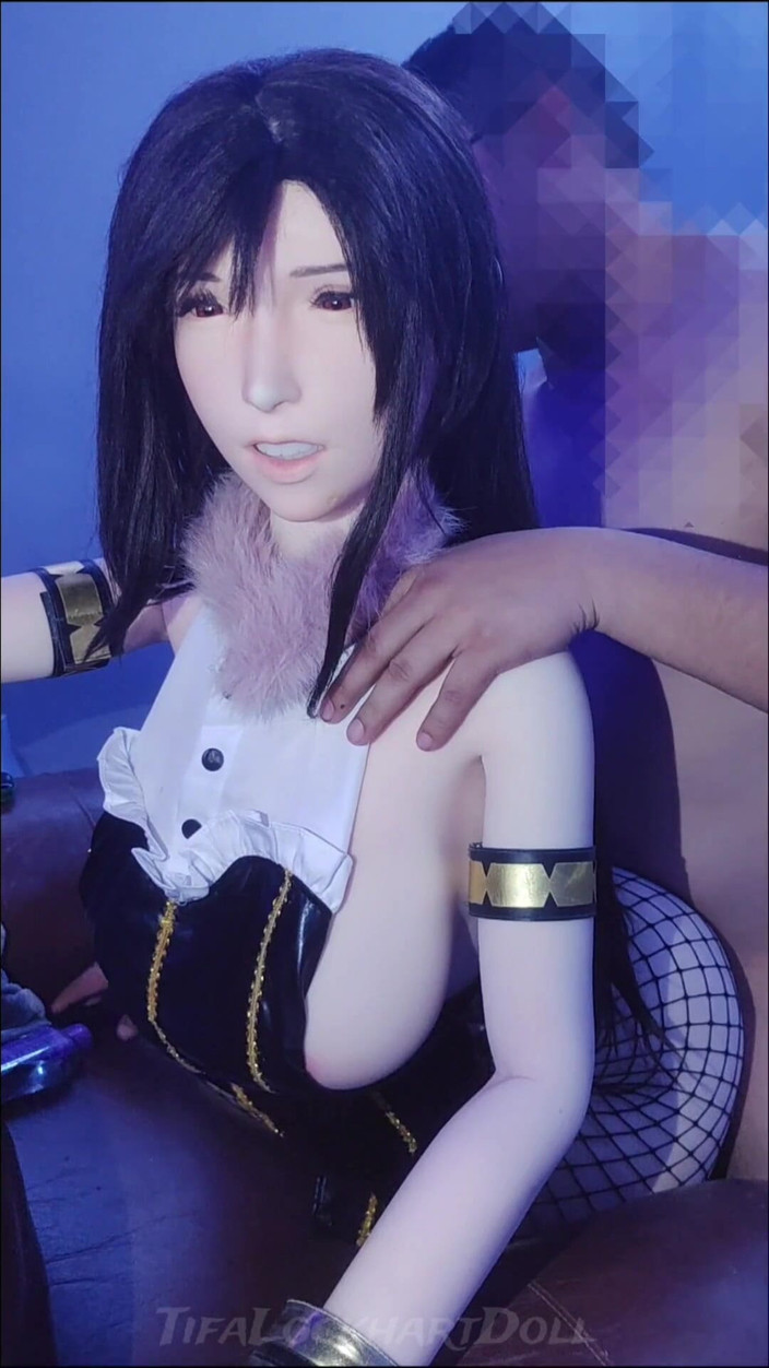 Tifa Lockhart doll: Po zmroku w Honey Bee Inn. Brzęczenie Tify dla Ciebie!