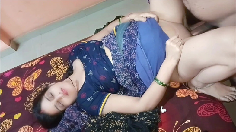 Janvibhabhii: Moje roztomilá nevlastní sestra mě pozvala na tvrdé šukání, když byla...