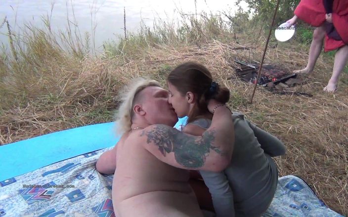 Nude Beach Dreams: Camping sex av amatörpar