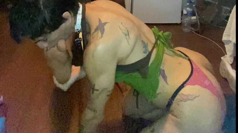 Wesley Bull: Una sumisa bien entrenada disfrutando de mis pies