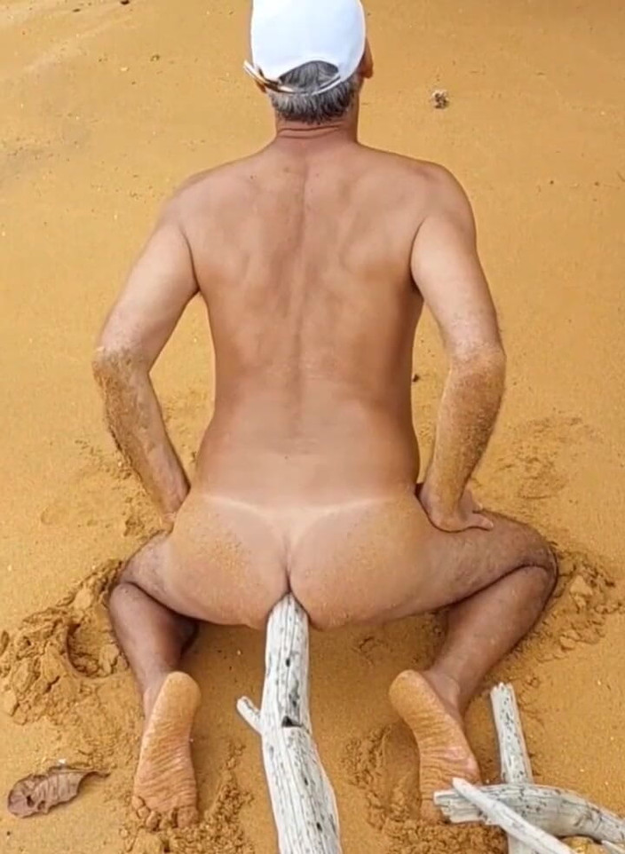 Ladysilvas: Ladysilva nackt am strand geil mit einem schwanz in ihrem...