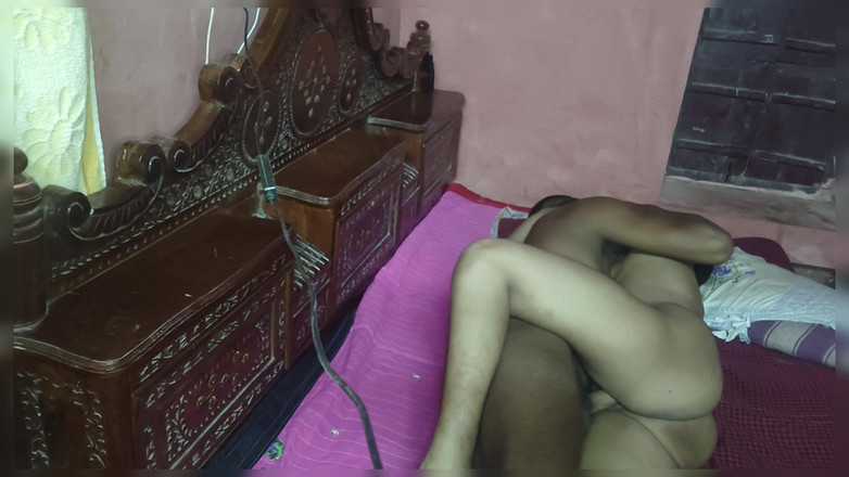 Nehatop123: 漂亮的热辣女孩第一次性感辣妹