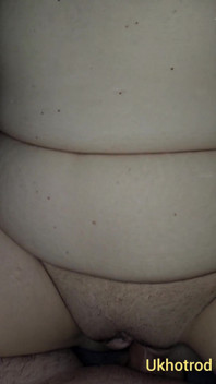 Anale creampie zonder condoom op vocale kreunende vrouw