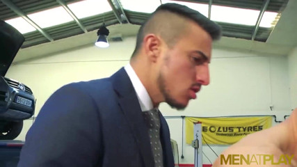 MenAtPlay: MENATPLAY - Athletic Sunny Colucci anal zerżnięta przez Klein Kerr