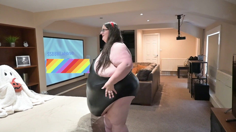 SSBBWLadyBrads: Сексуальная жиробасина в толстом черном кожаном костюме