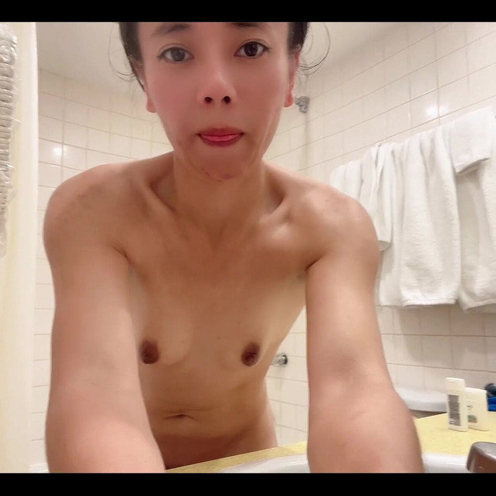 sweethanajapanese: Full nake di kamar mandi