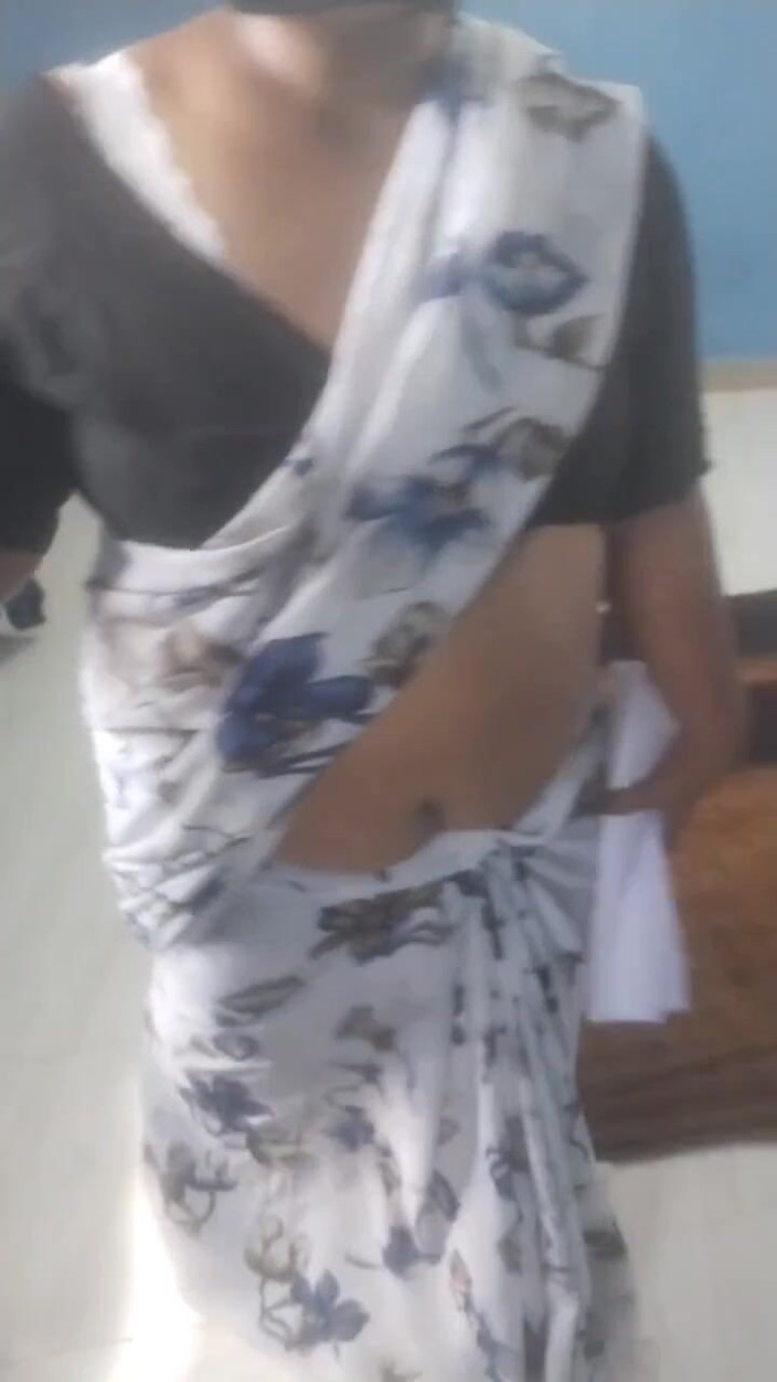 Tamil lesbian: Profesoară sex cu băiat pentru Mark