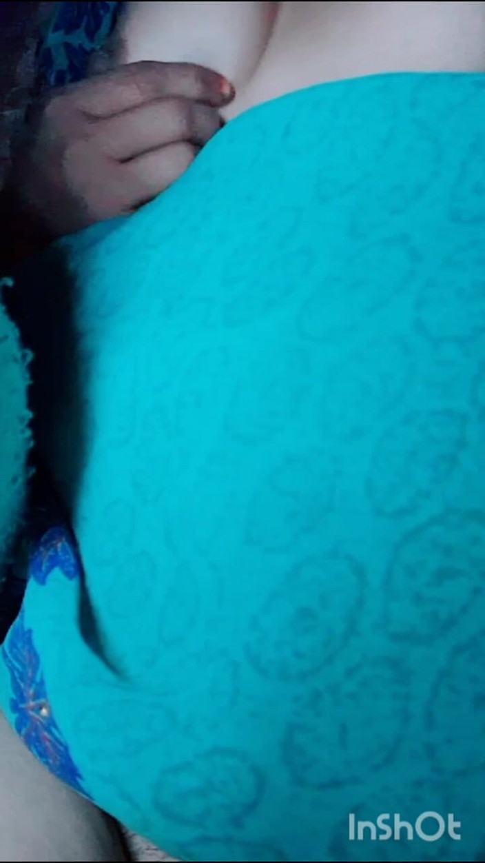 TricolorMusic3: Žhavá sexy bhabhi velká velikost žhavá sexy kundička doma Všichni lidé...