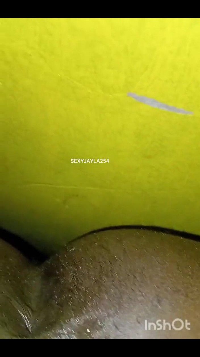 Sexyjayla254: ぽっちゃりした少年が、おもちゃが肛門に近づいてオナニーしている
