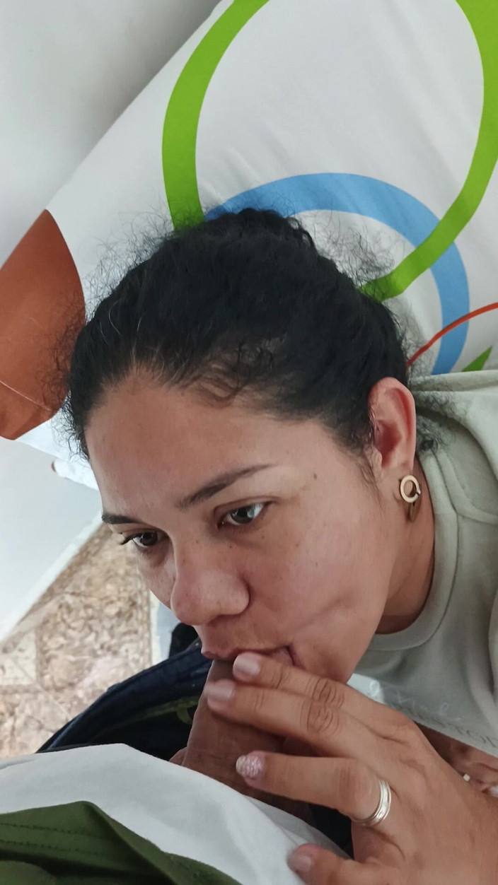 Valkyrieandluigy: Hermosa chica chupando garganta profunda