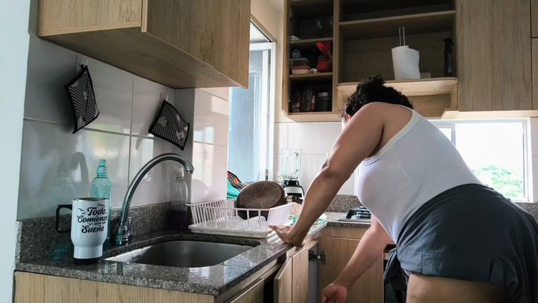 Milfcaliente69: Orta yaşlı seksi kadın çalışanını işe alıyorum ve o büyük götten...