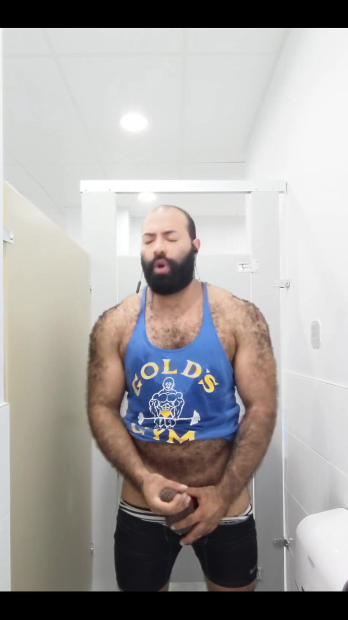 Lobo: O masturbare post antrenament satisfăcătoare. A decis să-mi pun încărcătura de...