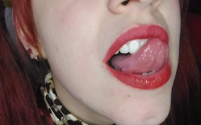 Tu Gauchita Argentina: You like my tongue? And how do my tights fit?