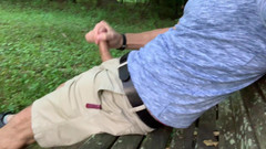 TJenner: Masturbuji a stříkám v parku na oblíbené lavičce.