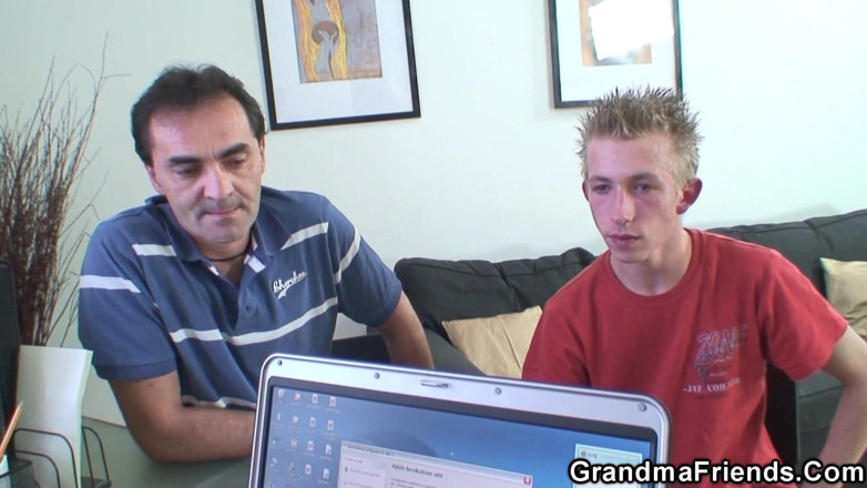 Granny Sluts: Colar para a senhora do RH