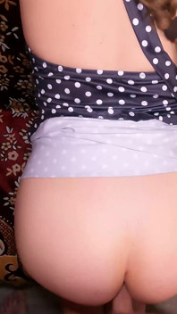 ¡Se ensucia el nuevo vestido de mi hermanastra!