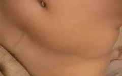 Cette jeune Russe magnifique adore broyer la bite de son copain