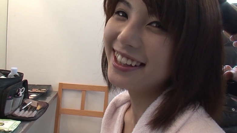 JAPAN IN LOVE: 丰满的日本场景-4 丰满的亚洲女郎azumi harasaki从成人玩具开始，最后被鸡巴插入