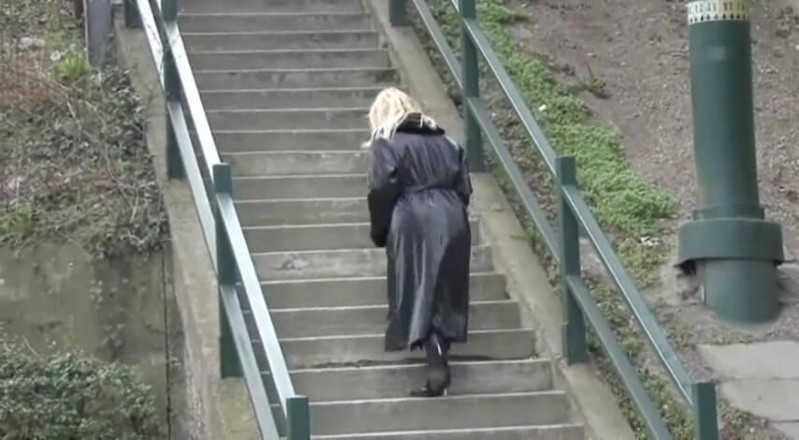 Femdom Austria: Pissing on the bridge