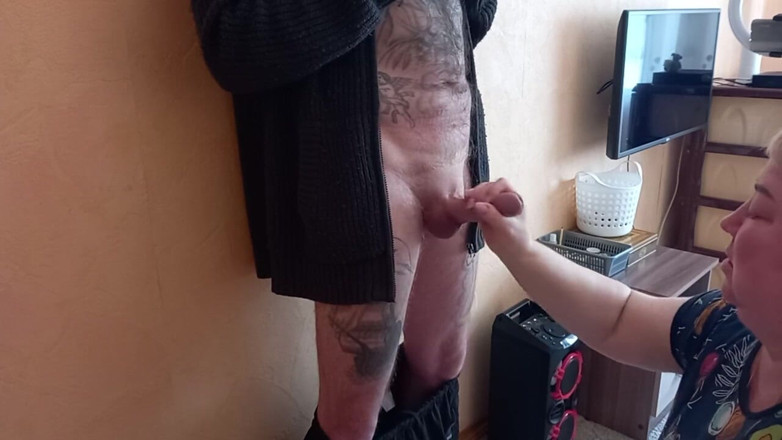 Zona901: Macocha szarpie mojego kutasa i zdejmuje poranną boner